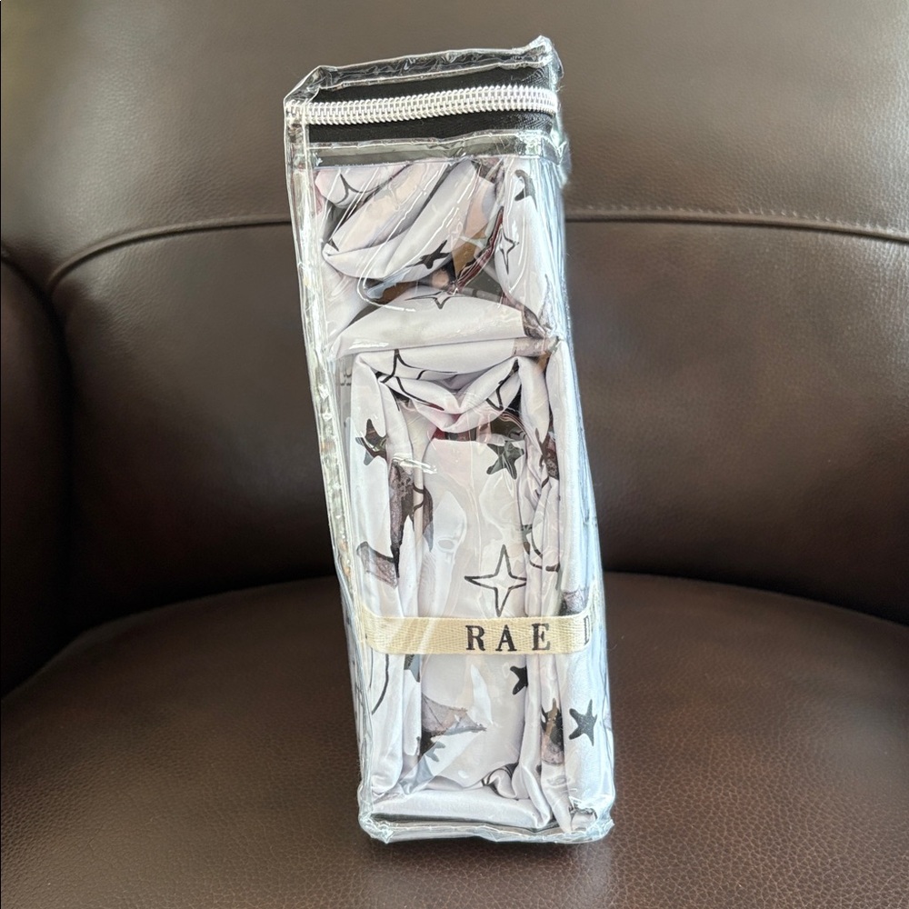 🦇 Rae Dunn Queen Sheet Set with Bat and Star Motif ✨ - Picture 2 of 6